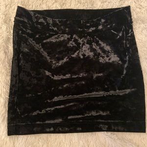 Black velvet mini “Guess” skirt
